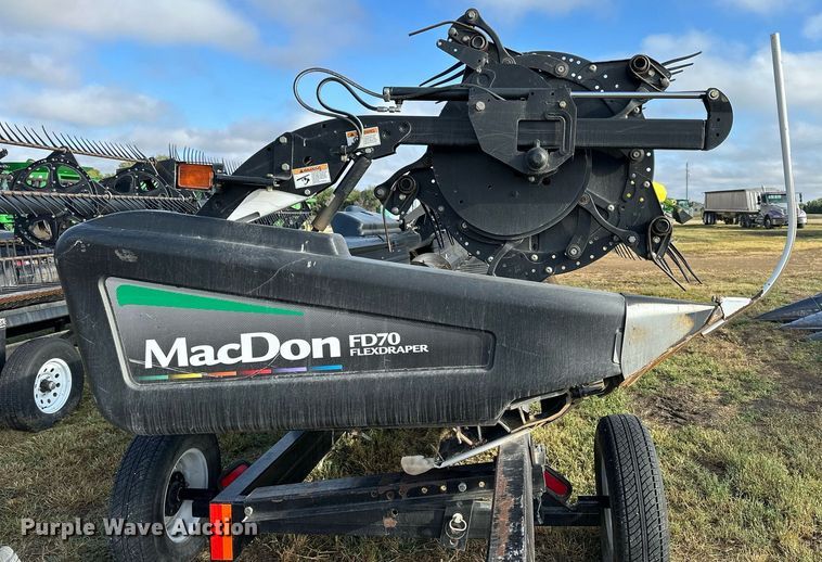 image for item NP9585 2010 MacDon FD70  flex draper head