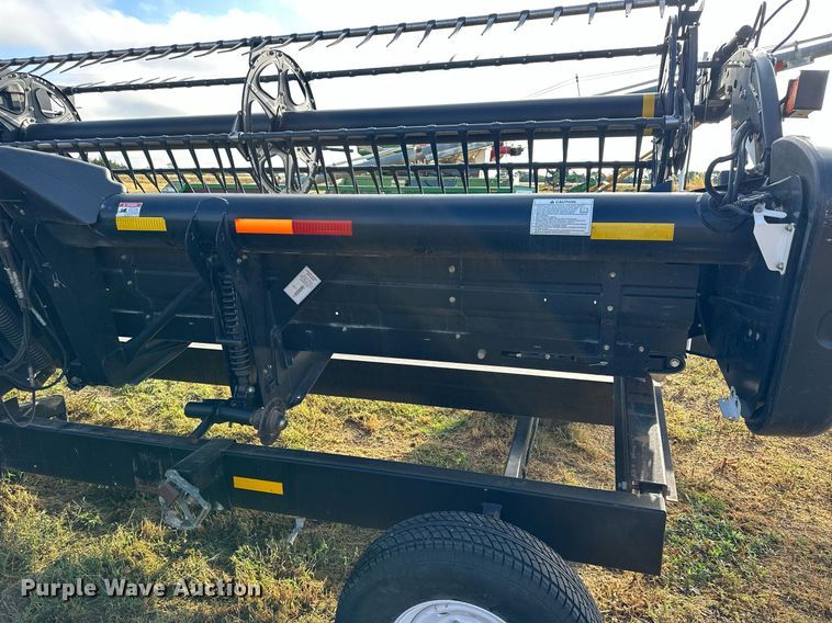 image for item NP9585 2010 MacDon FD70  flex draper head