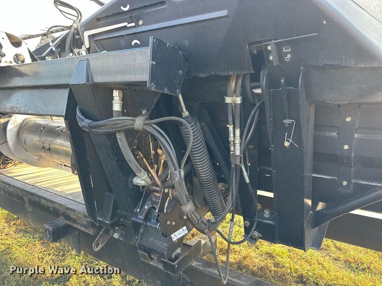 image for item NP9585 2010 MacDon FD70  flex draper head