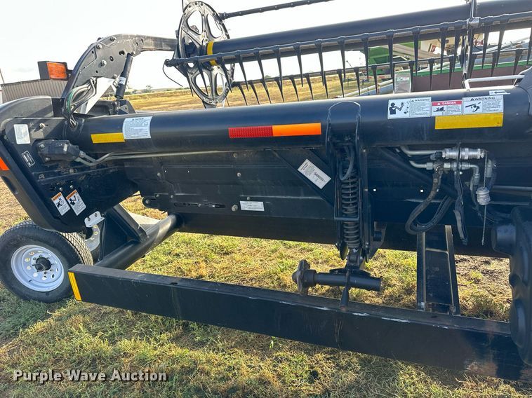 image for item NP9585 2010 MacDon FD70  flex draper head