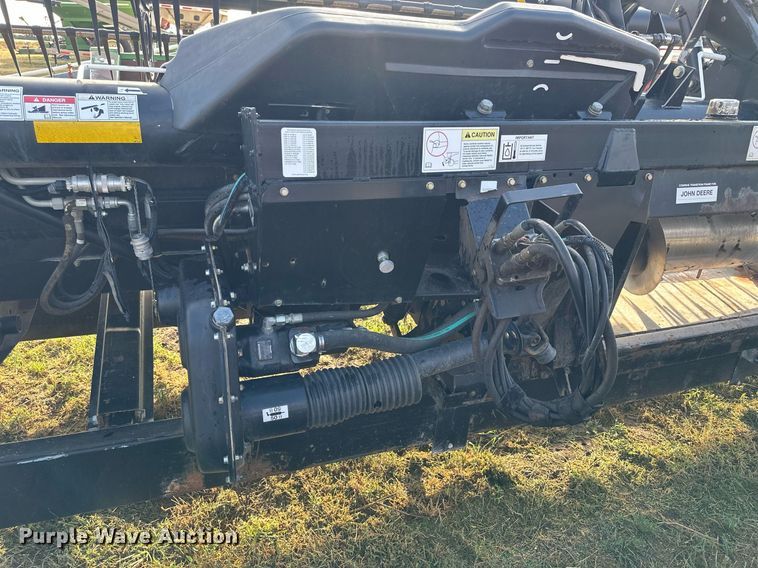 image for item NP9585 2010 MacDon FD70  flex draper head