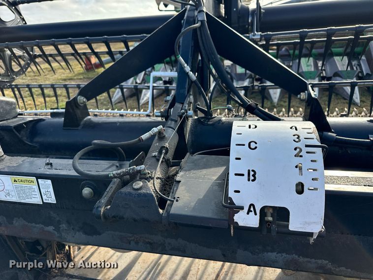 image for item NP9585 2010 MacDon FD70  flex draper head