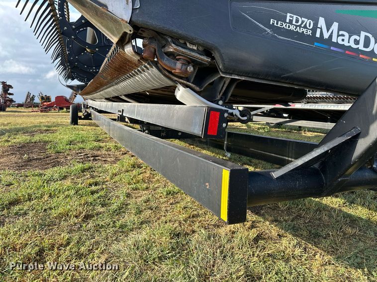 image for item NP9585 2010 MacDon FD70  flex draper head