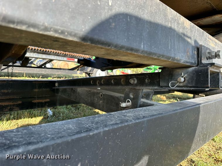 image for item NP9585 2010 MacDon FD70  flex draper head