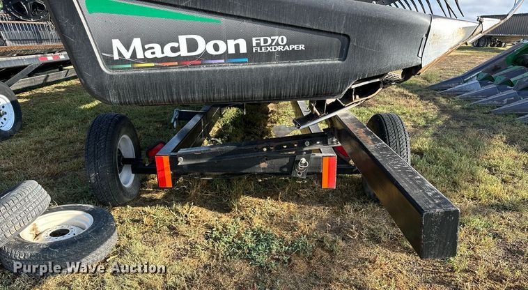 image for item NP9585 2010 MacDon FD70  flex draper head