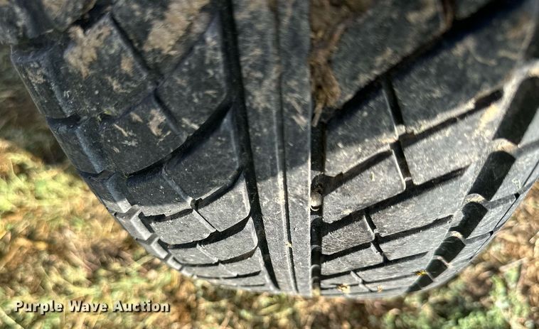 image for item NP9585 2010 MacDon FD70  flex draper head