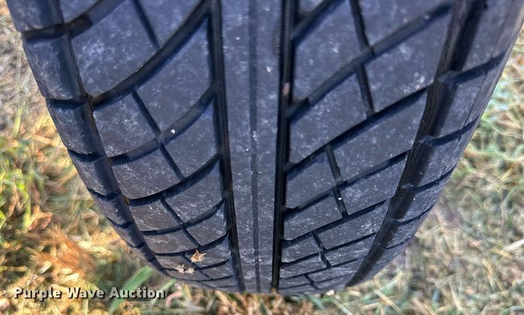 image for item NP9585 2010 MacDon FD70  flex draper head