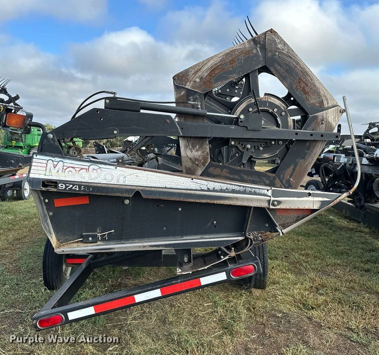 image for item NP9586 2004 MacDon 974  flex draper head