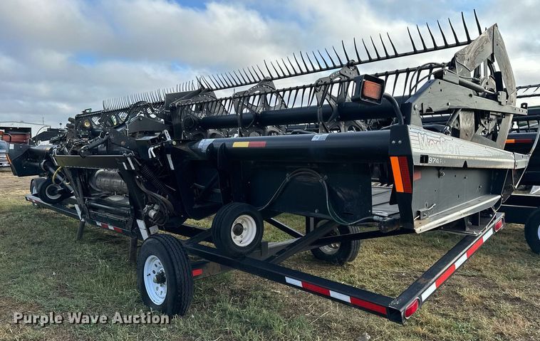 image for item NP9586 2004 MacDon 974  flex draper head