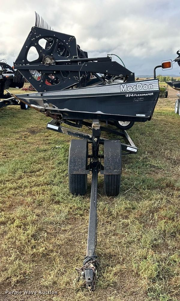 image for item NP9586 2004 MacDon 974  flex draper head