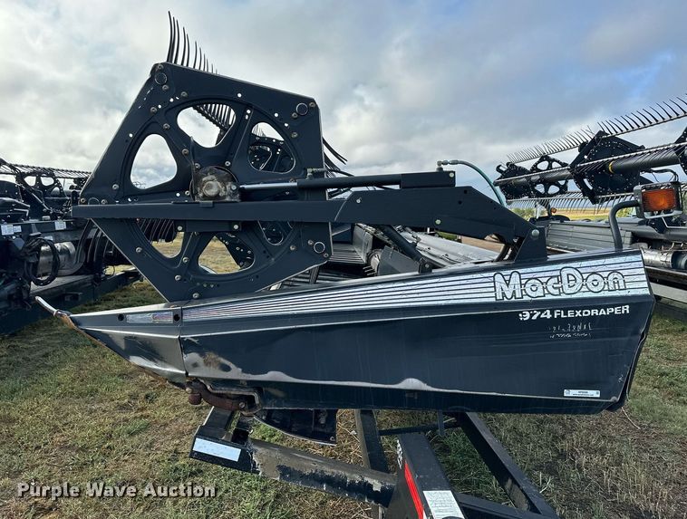 image for item NP9586 2004 MacDon 974  flex draper head