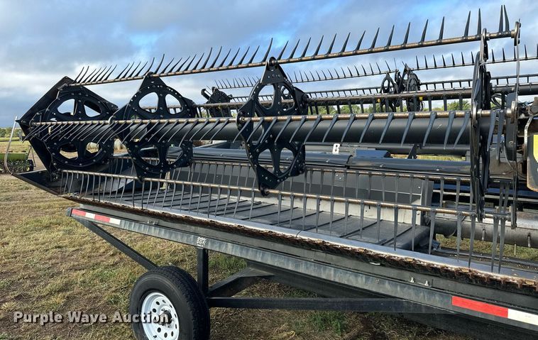 image for item NP9586 2004 MacDon 974  flex draper head