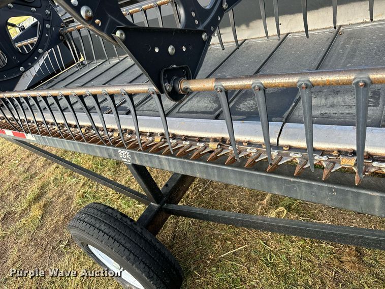 image for item NP9586 2004 MacDon 974  flex draper head