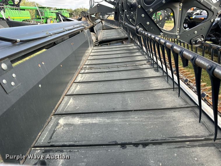 image for item NP9586 2004 MacDon 974  flex draper head