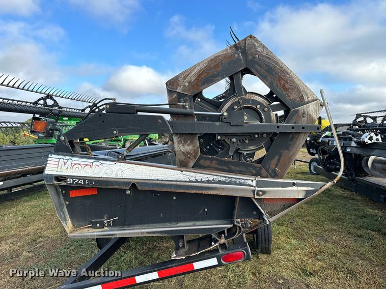 image for item NP9586 2004 MacDon 974  flex draper head