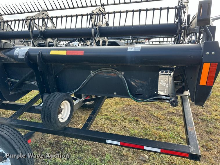 image for item NP9586 2004 MacDon 974  flex draper head