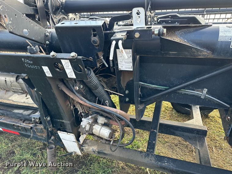 image for item NP9586 2004 MacDon 974  flex draper head