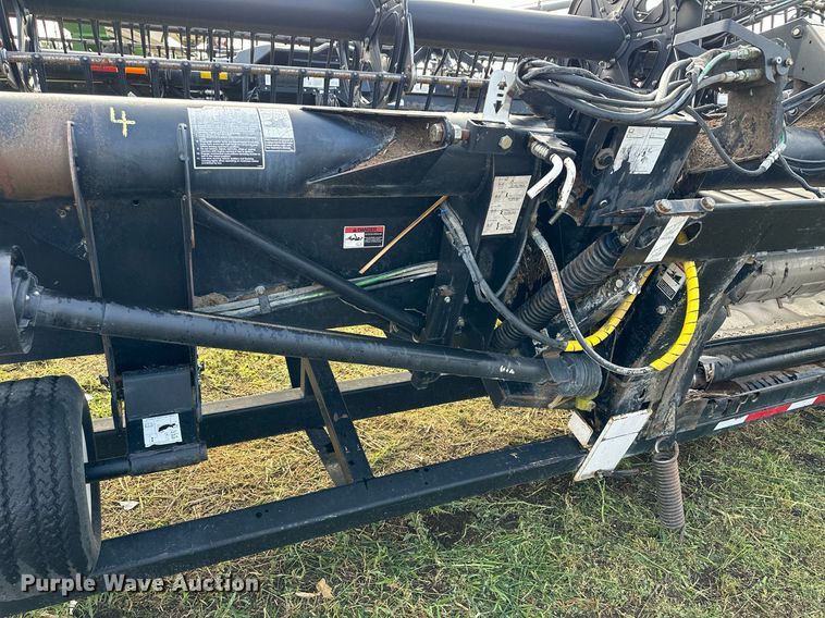 image for item NP9586 2004 MacDon 974  flex draper head