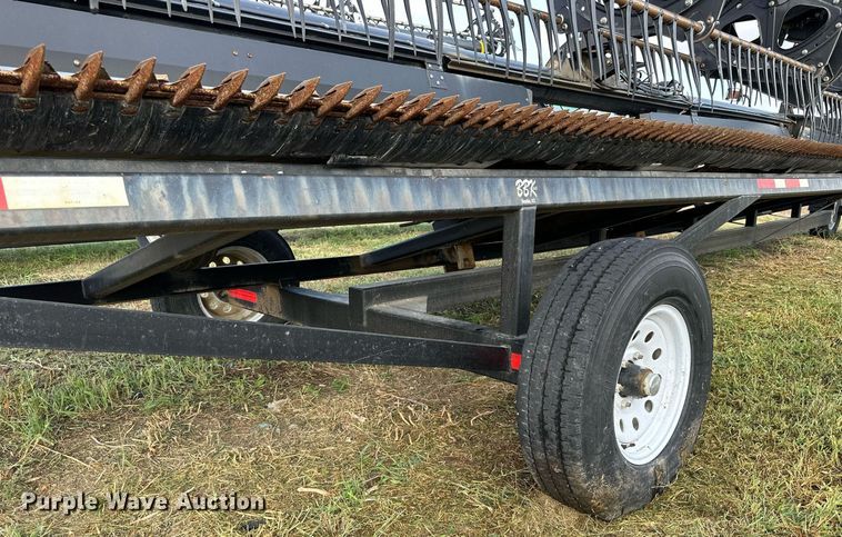 image for item NP9586 2004 MacDon 974  flex draper head