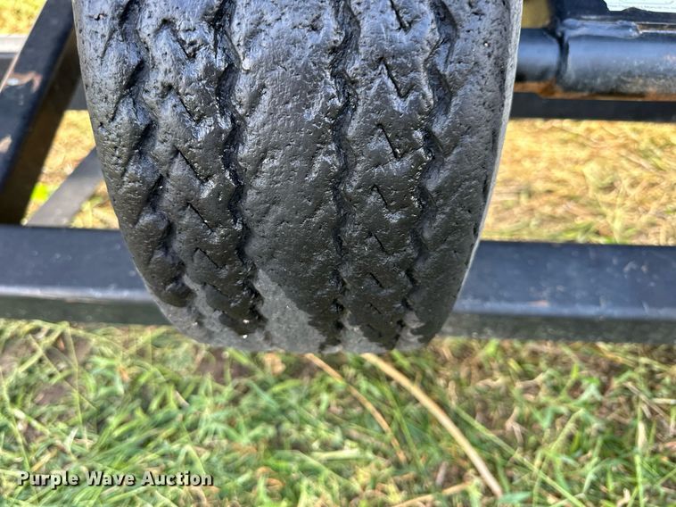 image for item NP9586 2004 MacDon 974  flex draper head