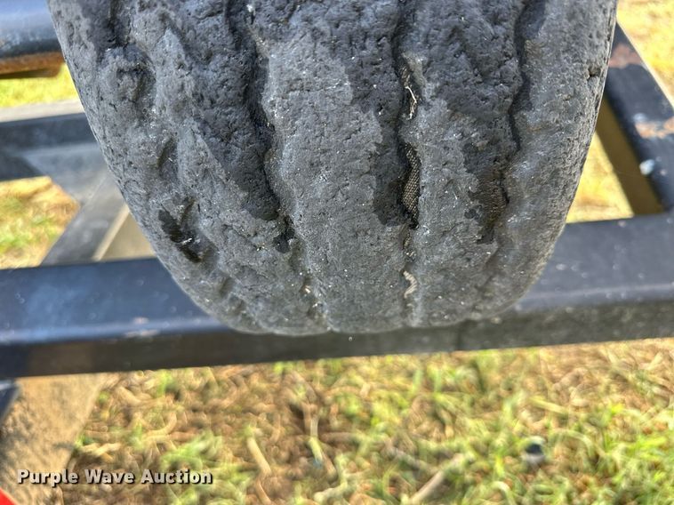 image for item NP9586 2004 MacDon 974  flex draper head