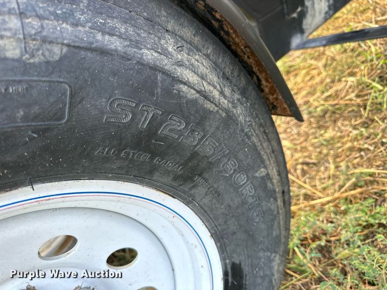 image for item NP9586 2004 MacDon 974  flex draper head