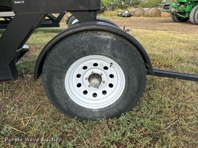 image for item NP9586 2004 MacDon 974  flex draper head