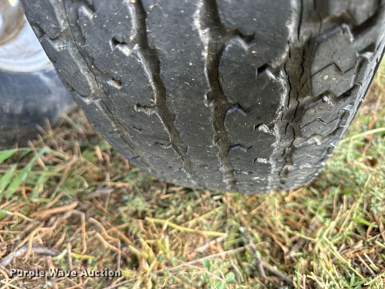 image for item NP9586 2004 MacDon 974  flex draper head