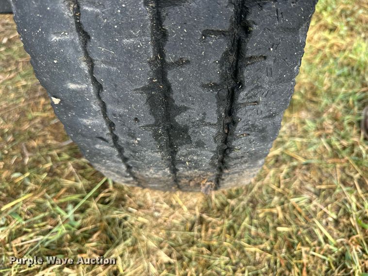 image for item NP9586 2004 MacDon 974  flex draper head