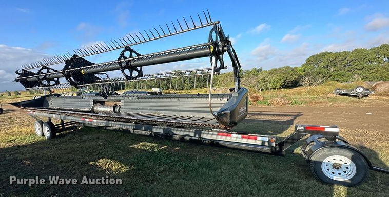 image for item NP9587 2009 MacDon FD70  flex draper head