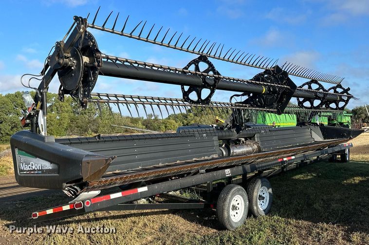 image for item NP9587 2009 MacDon FD70  flex draper head