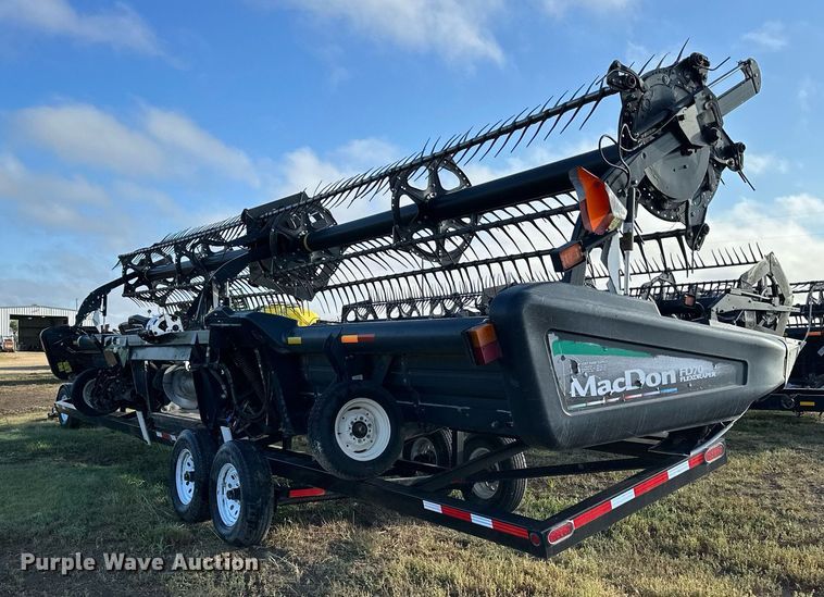 image for item NP9587 2009 MacDon FD70  flex draper head