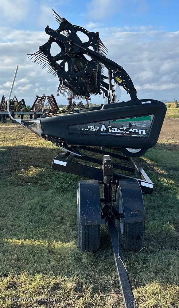 image for item NP9587 2009 MacDon FD70  flex draper head