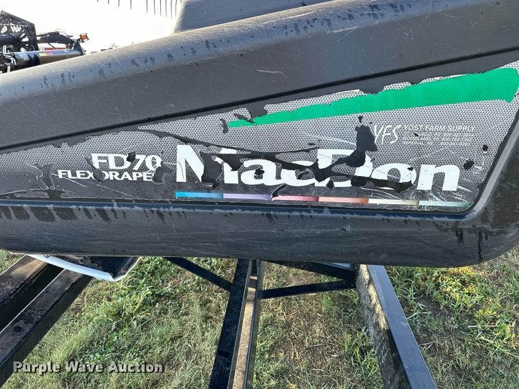 image for item NP9587 2009 MacDon FD70  flex draper head