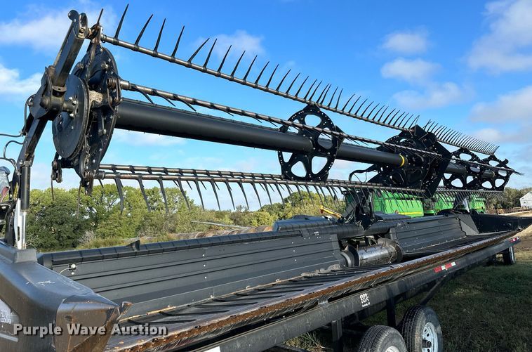 image for item NP9587 2009 MacDon FD70  flex draper head