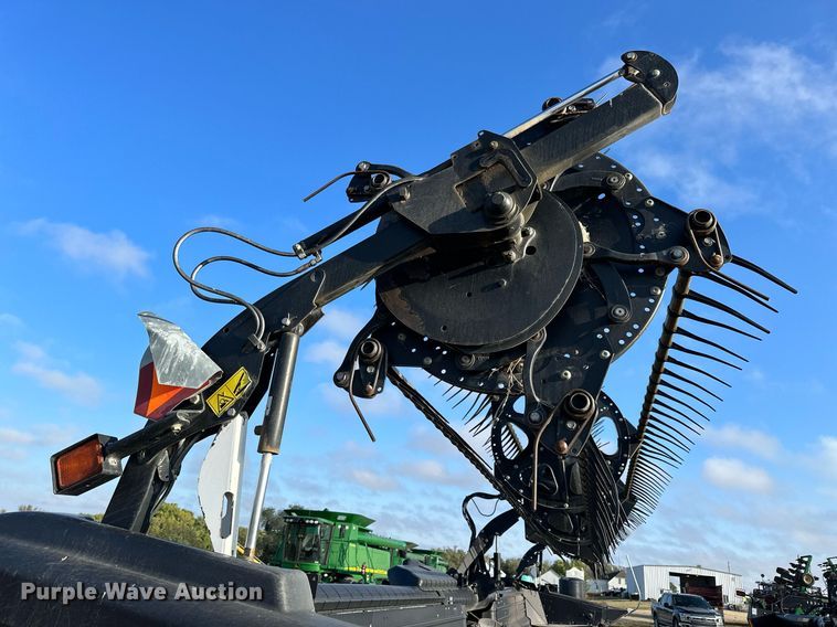 image for item NP9587 2009 MacDon FD70  flex draper head