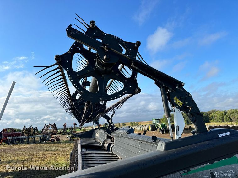 image for item NP9587 2009 MacDon FD70  flex draper head