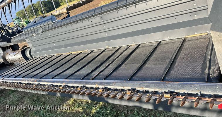 image for item NP9587 2009 MacDon FD70  flex draper head