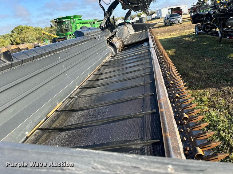 image for item NP9587 2009 MacDon FD70  flex draper head