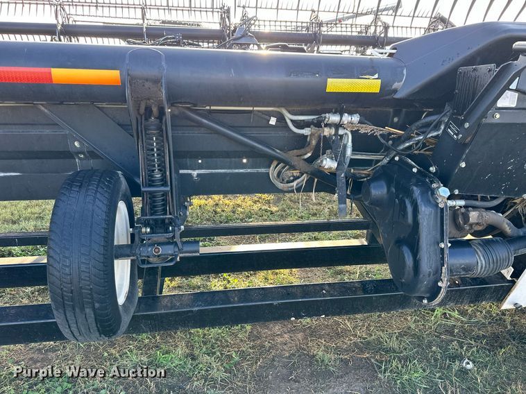 image for item NP9587 2009 MacDon FD70  flex draper head