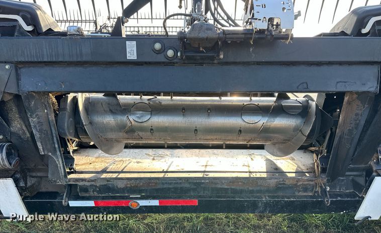 image for item NP9587 2009 MacDon FD70  flex draper head