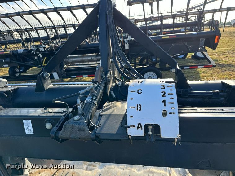 image for item NP9587 2009 MacDon FD70  flex draper head