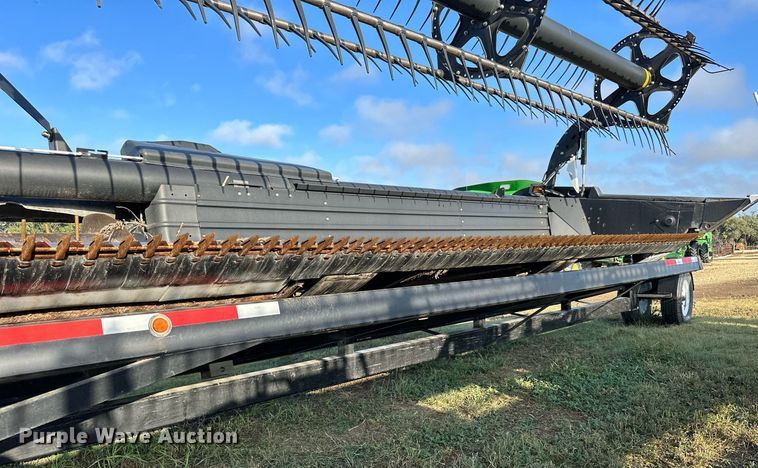 image for item NP9587 2009 MacDon FD70  flex draper head