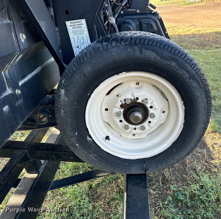 image for item NP9587 2009 MacDon FD70  flex draper head