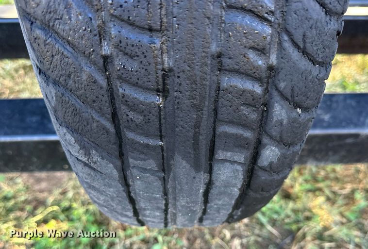 image for item NP9587 2009 MacDon FD70  flex draper head