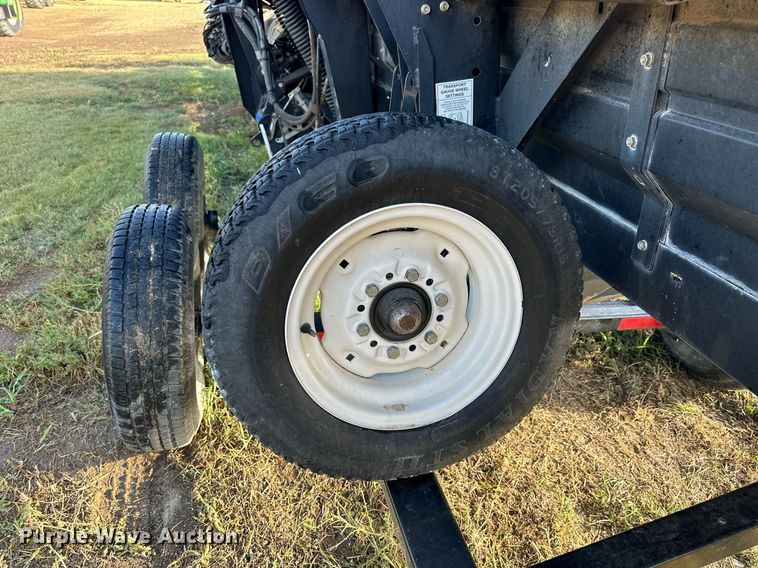 image for item NP9587 2009 MacDon FD70  flex draper head