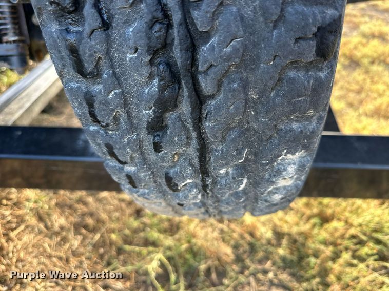 image for item NP9587 2009 MacDon FD70  flex draper head