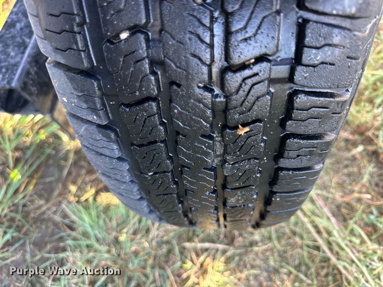 image for item NP9587 2009 MacDon FD70  flex draper head