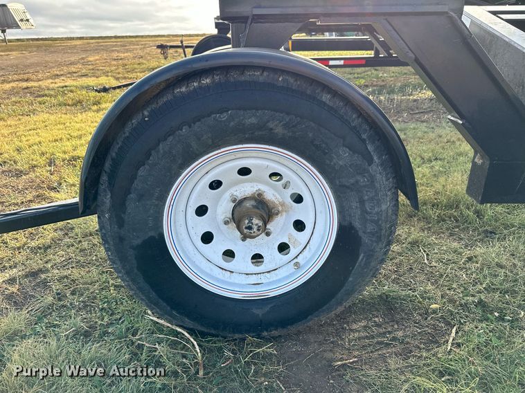 image for item NP9587 2009 MacDon FD70  flex draper head