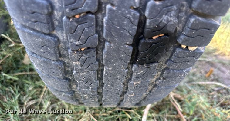 image for item NP9587 2009 MacDon FD70  flex draper head